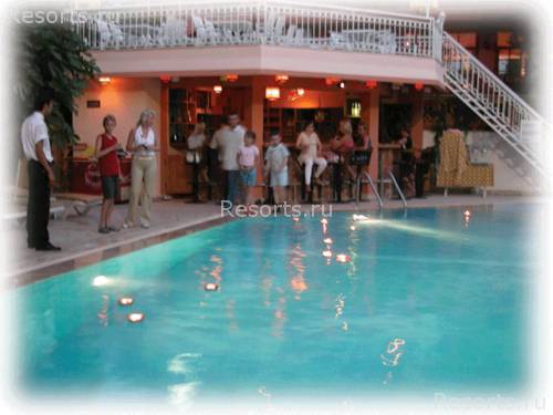 Mr. Crane Hotel 7